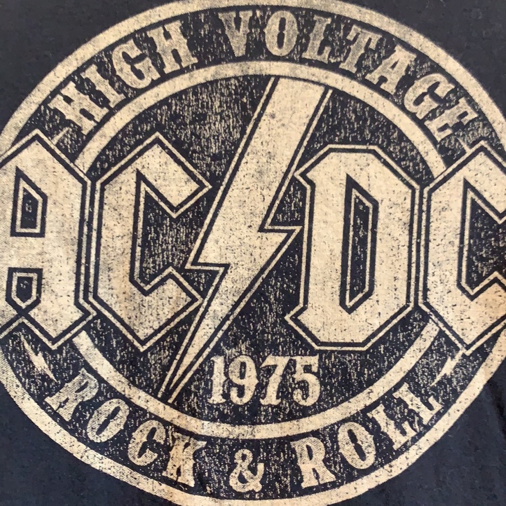 Men’s Size Medium AC/DC Short Sleeve Tshirt